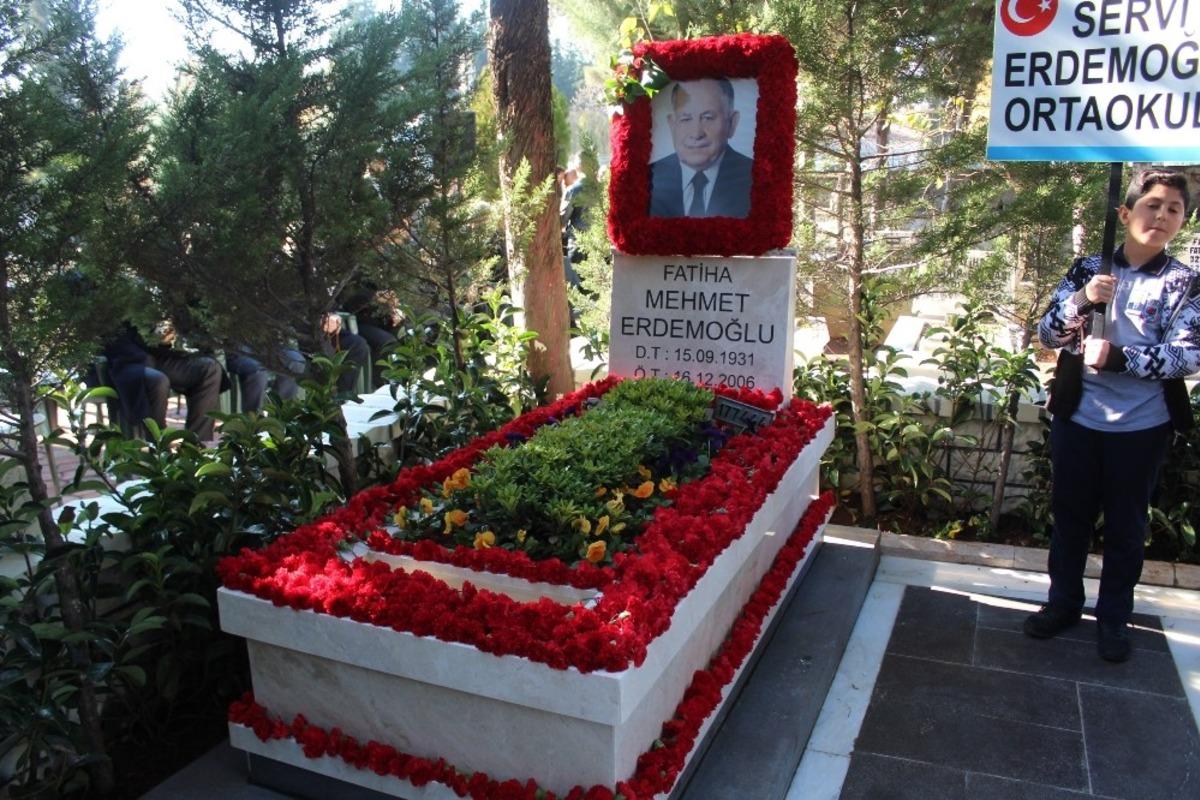 Mehmet Erdemoğlu, &ouml;l&uuml;m&uuml;n&uuml;n 13. yıl d&ouml;n&uuml;m&uuml;nde anıldı