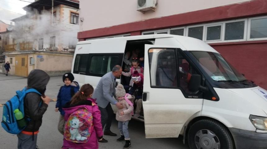 Başkan&rsquo;dan &ouml;ğrencilere servis jesti