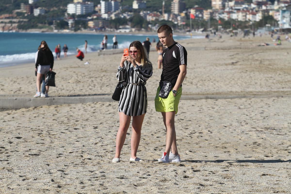 Doğuda kar, Alanya'da deniz keyfi! 