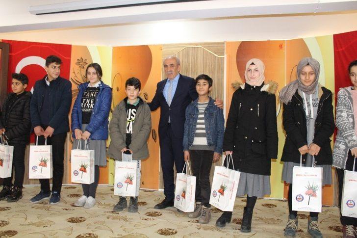 Şemdinli’de öğrencilere kitap desteği G1