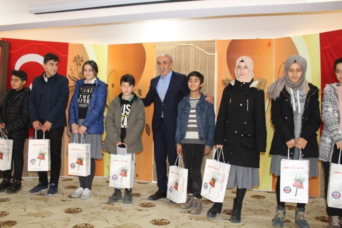 Şemdinli&rsquo;de &ouml;ğrencilere kitap desteği