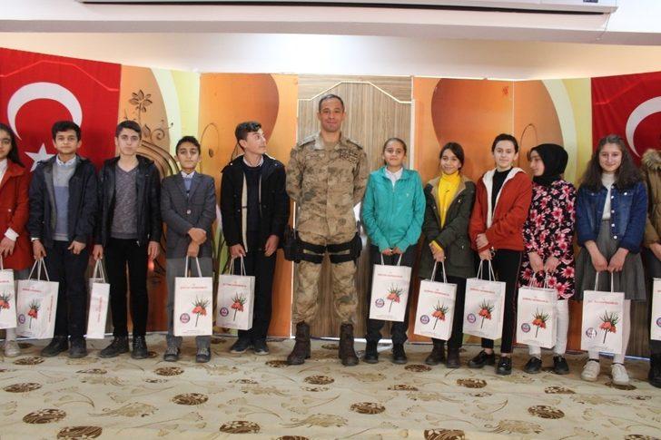 Şemdinli’de öğrencilere kitap desteği G2