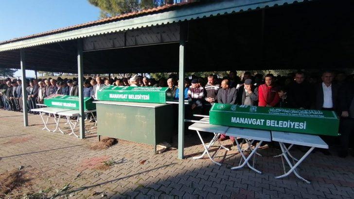 Trafik kazasında ölen aynı aileden 3 kişi, gözyaşları ile uğurlandı G1