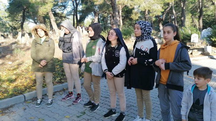 Trafik kazasında ölen aynı aileden 3 kişi, gözyaşları ile uğurlandı G2