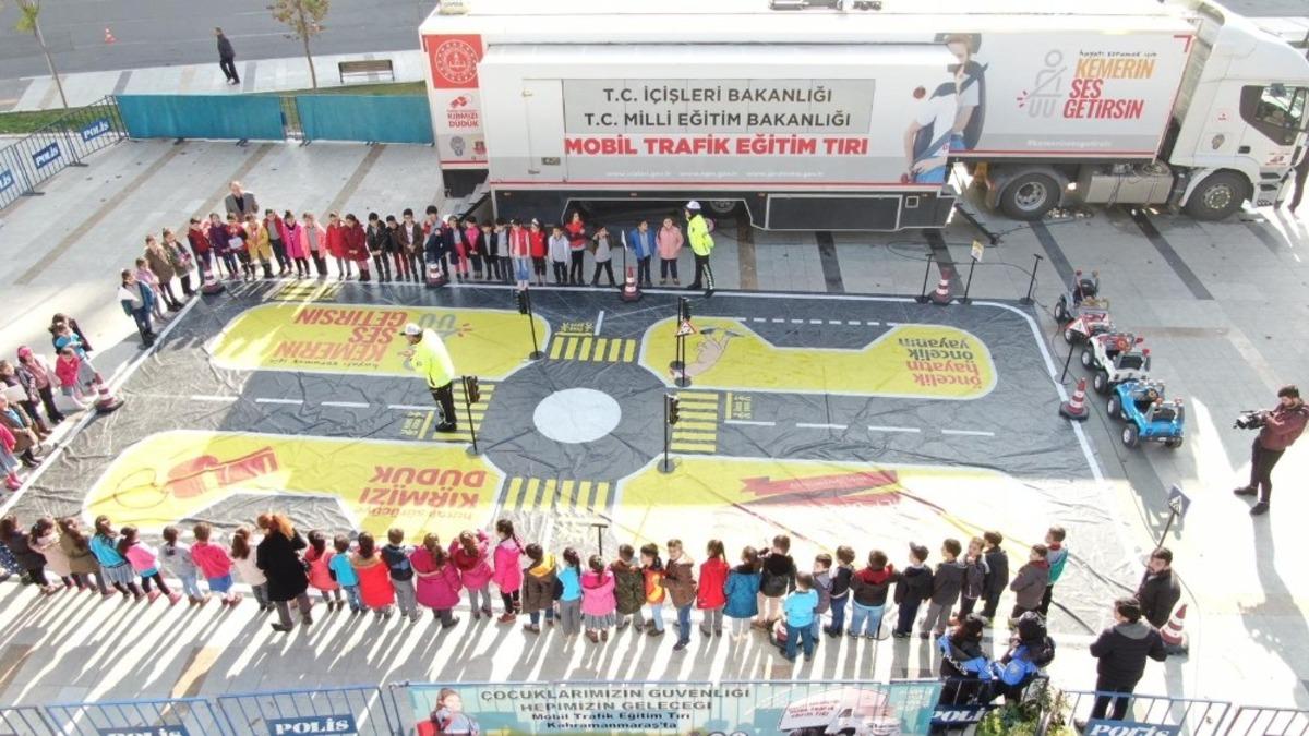 &Ccedil;ocuklara uygulamalı trafik eğitimi