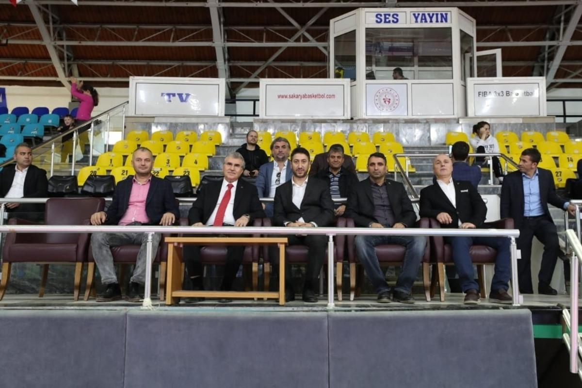 Başkan Y&uuml;ce: &ldquo;Sporda m&uuml;cadeleyi sonuna kadar s&uuml;rd&uuml;rmek başarıyı getirir&rdquo;