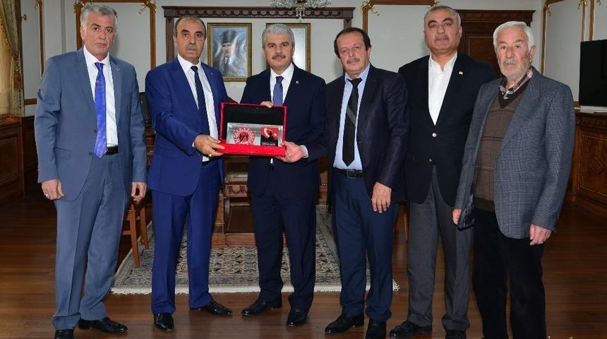 Kırşehir Anadolu Şehit Aileleri Derneği y&ouml;netimi Vali Akın&rsquo;ı ziyaret etti