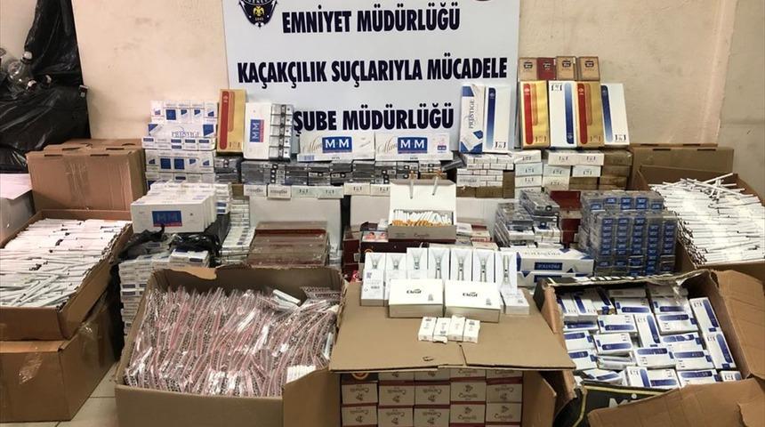 İzmir'de bir depoda 7 bin 200 paket kaçak sigara ele geçirildi