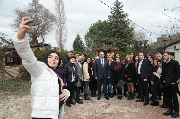 Rektör Özdemir MYO öğrencileriyle kahvaltıda buluştu G2