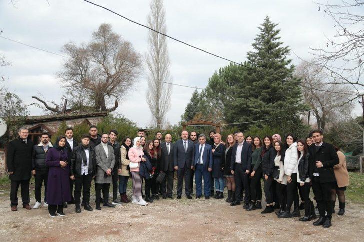 Rektör Özdemir MYO öğrencileriyle kahvaltıda buluştu G3