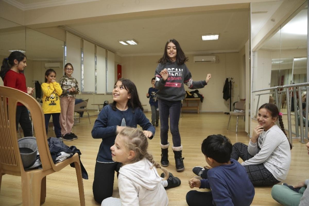 Efeler Belediyesi&rsquo;nin kurslarına yoğun ilgi