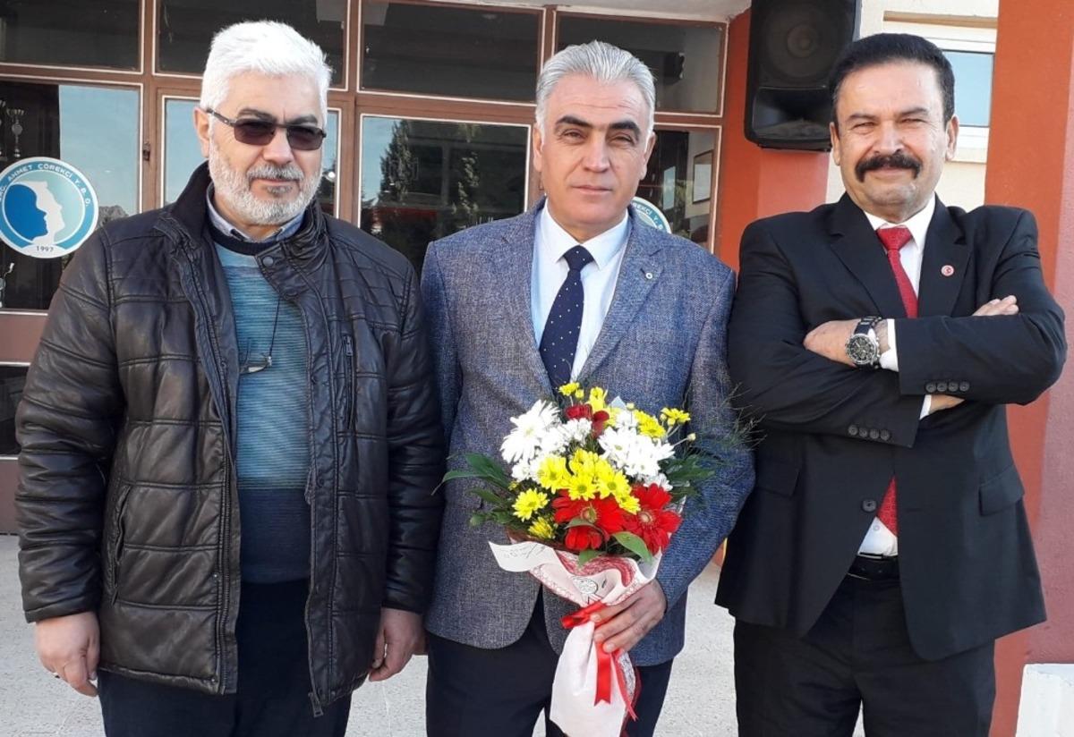 Milli eğitim m&uuml;d&uuml;rl&uuml;ğ&uuml; g&ouml;revine &ccedil;i&ccedil;eklerle uğurlandı