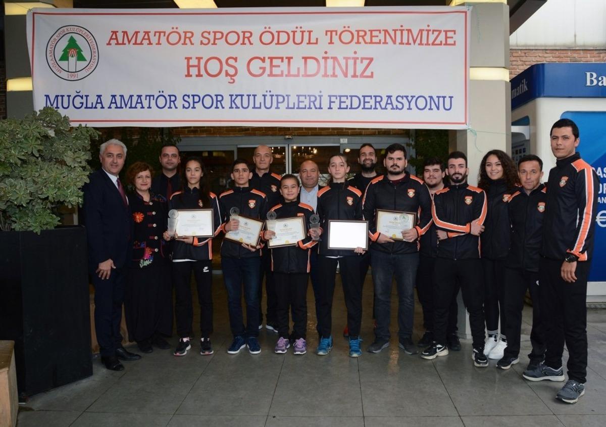 Menteşeli sporculara ASKF&rsquo;den yılın sporcusu &ouml;d&uuml;l&uuml;