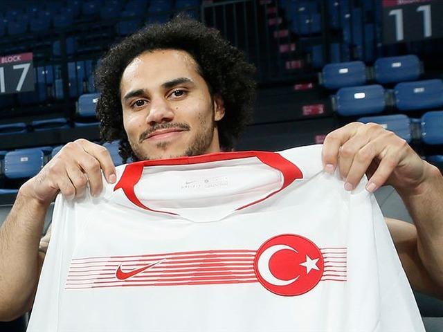 Shane Larkin milli formayı giyecek!