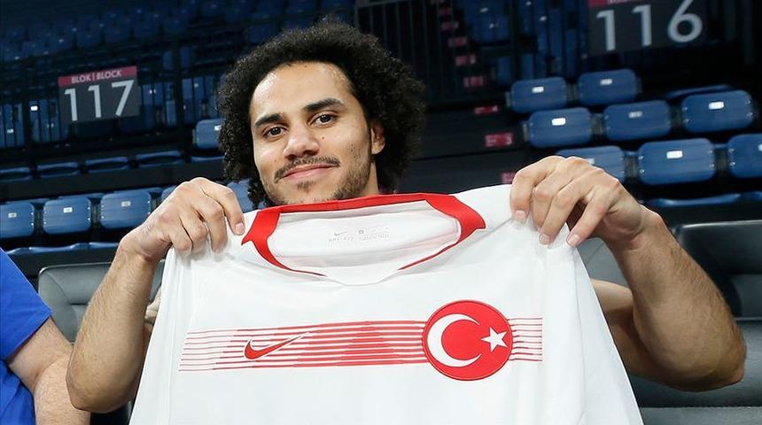Shane Larkin A Milli Takım forması giymeye çok yakın