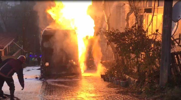 Kamyon damperi elektrik hatlarını kopardı, facia ucuz atlatıldı G3