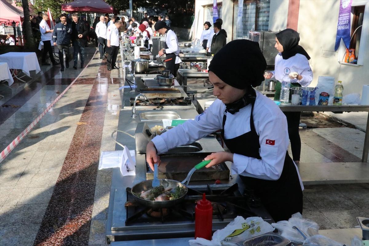 Safranbolu'da &ouml;ğrenciler en g&uuml;zel y&ouml;resel yemeği yapmak i&ccedil;in yarıştı