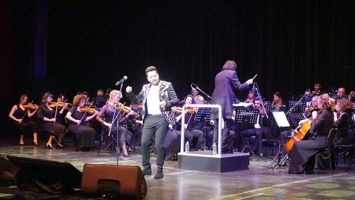 Emre Altuğ, sanat hayatının 20. yılını konserle kutladı G4