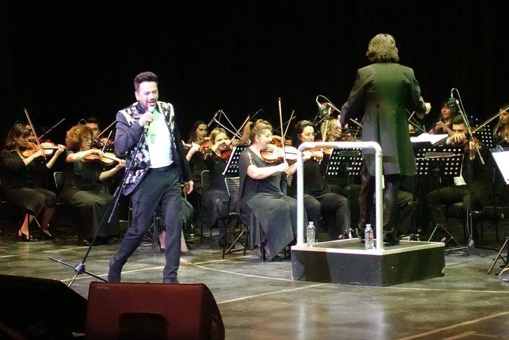 Emre Altuğ, sanat hayatının 20. yılını konserle kutladı G5