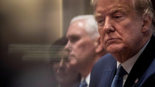 Trump'ın azil süreci: Demokrat Senatör, Beyaz Saray Genel Sekreteri'nin de tanık olarak dinlenmesini istedi