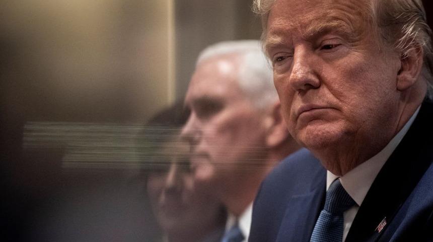 Trump'ın azil s&uuml;reci: Demokrat Senat&ouml;r, Beyaz Saray Genel Sekreteri'nin de tanık olarak dinlenmesini istedi