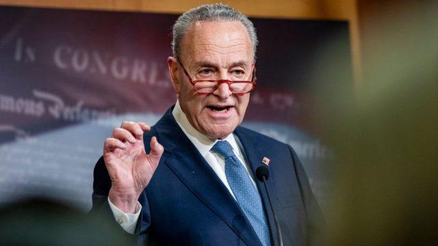 Trump ın azil süreci: Demokrat Senatör, Beyaz Saray Genel Sekreteri nin de tanık olarak dinlenmesini istedi 1