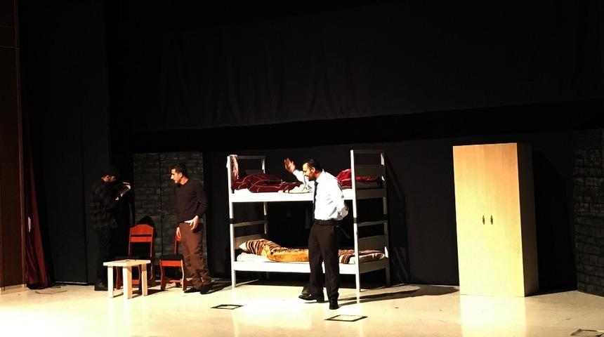 Iğdır&rsquo;da &ldquo;Bir İshak&rsquo;sın Bir Cemil&rdquo; Oyunu