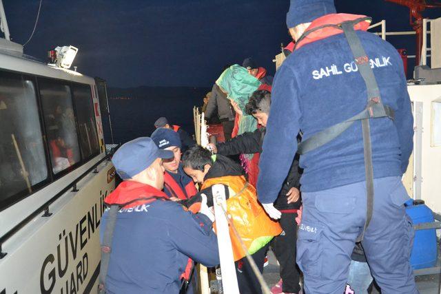Lastik botta 28'i çocuk, 58 kaçak göçmen yakalandı