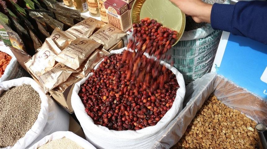 &Ccedil;ok konuşanlara kuşburnu &ccedil;ayı