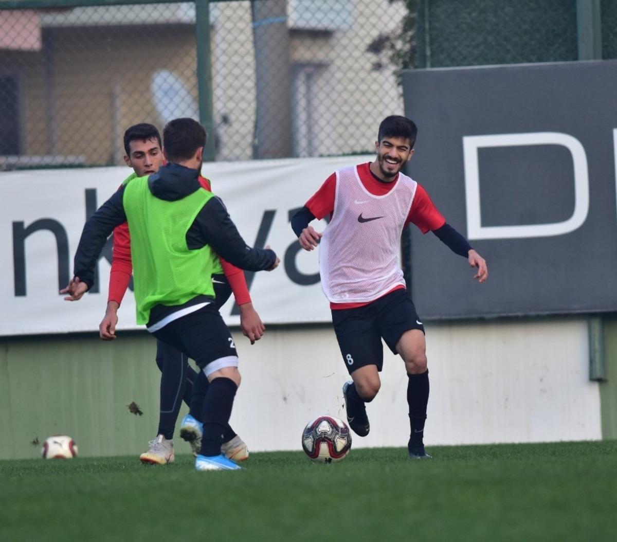 Manisa FK&rsquo;da g&ouml;zler kupa ma&ccedil;ına &ccedil;evrildi