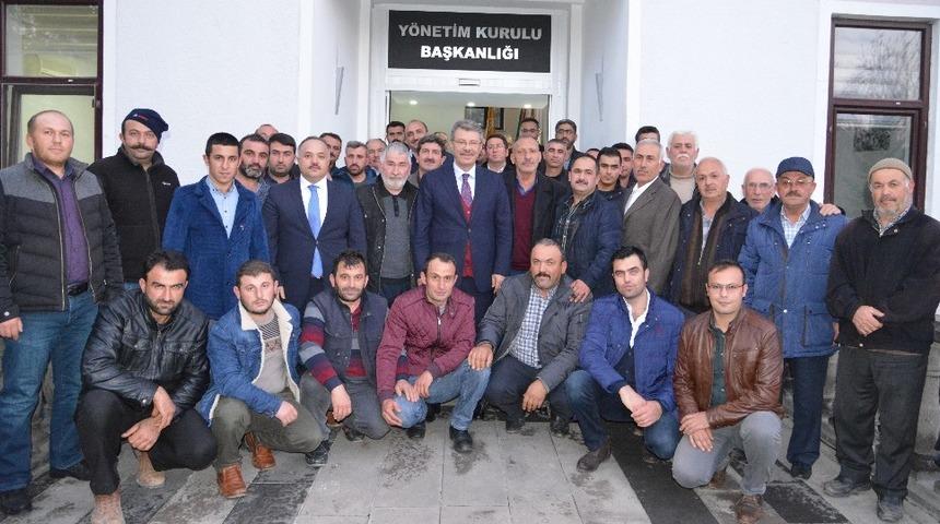 Sarıoğlan oda başkanları ve &ccedil;ift&ccedil;ilerden Başkan Akay&rsquo;a kampanya sonu teşekk&uuml;r ziyareti