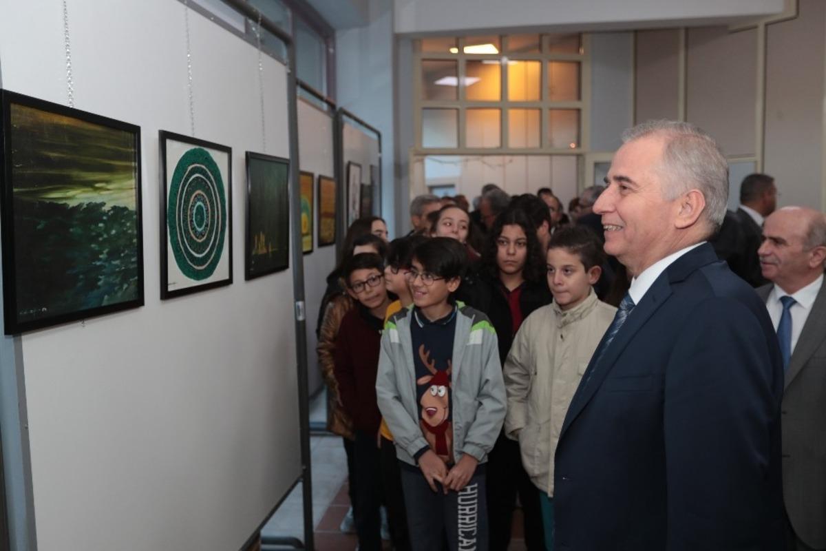 Ressam G&uuml;rb&uuml;z Azak&rsquo;ın 60&rsquo;a yakın eseri g&ouml;r&uuml;c&uuml;ye &ccedil;ıktı