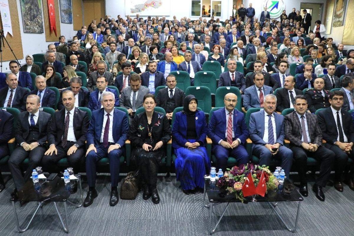 Vali Demirtaş: "T&uuml;rkiye vizyonunun lokomotifi kadınlarımızdır"