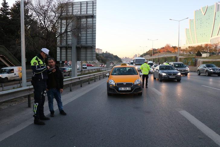 İstanbul'da emniyet şeridine giren sürücülere ceza yağdı G4