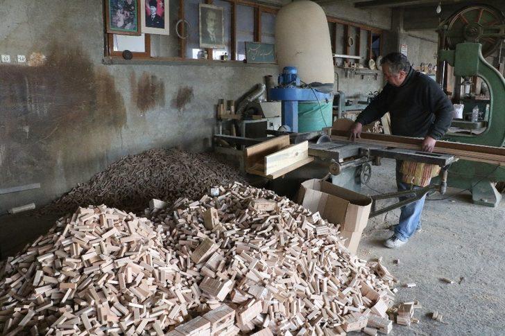 Atık malzemelerden tescilli oyuncak ürettiler G1