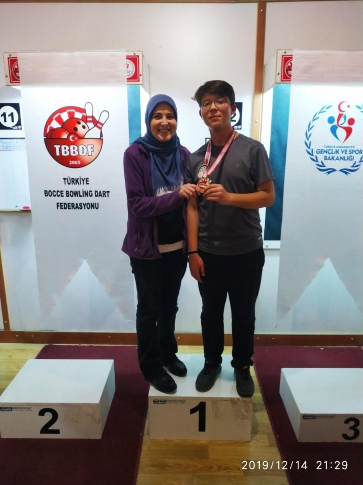 Bir sporcu iki madalya