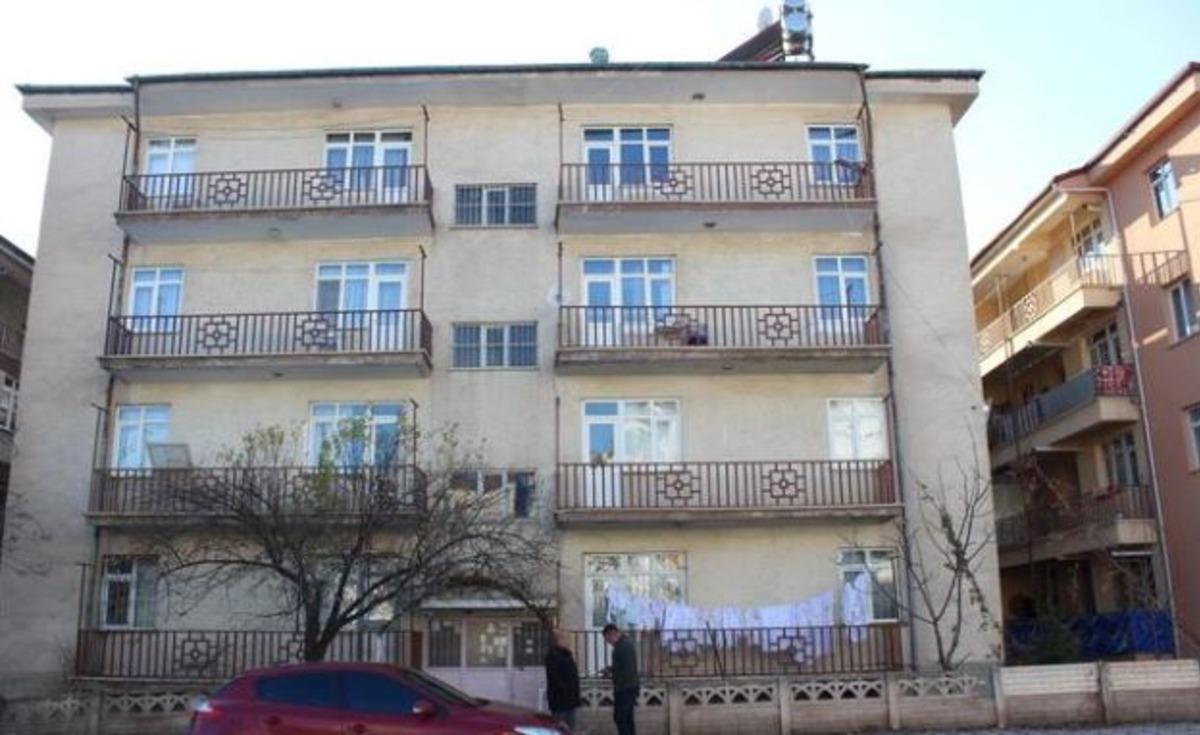 Garip sesler komşuların kabusu oldu! Apartmandakiler gece-g&uuml;nd&uuml;z ayakta