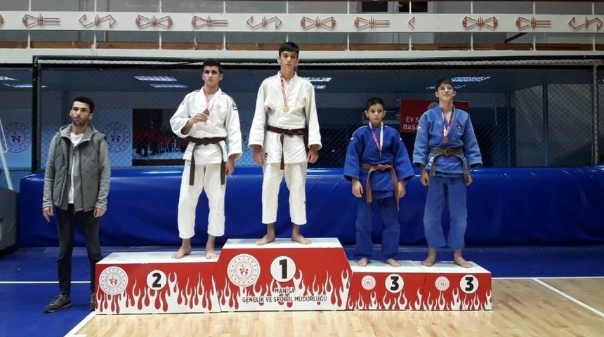 Yunusemreli judocular madalyaları topladı