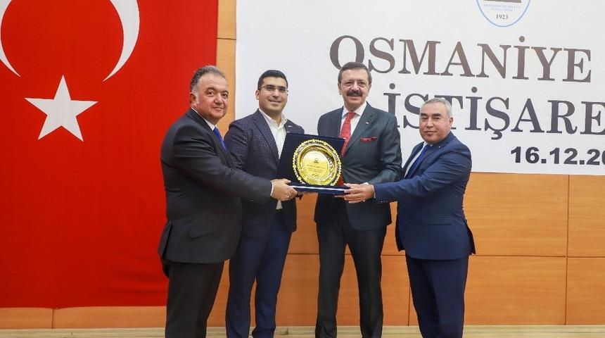 Sunar &Ouml;zlem&rsquo;e plaketini Hisarcıklıoğlu takdim etti