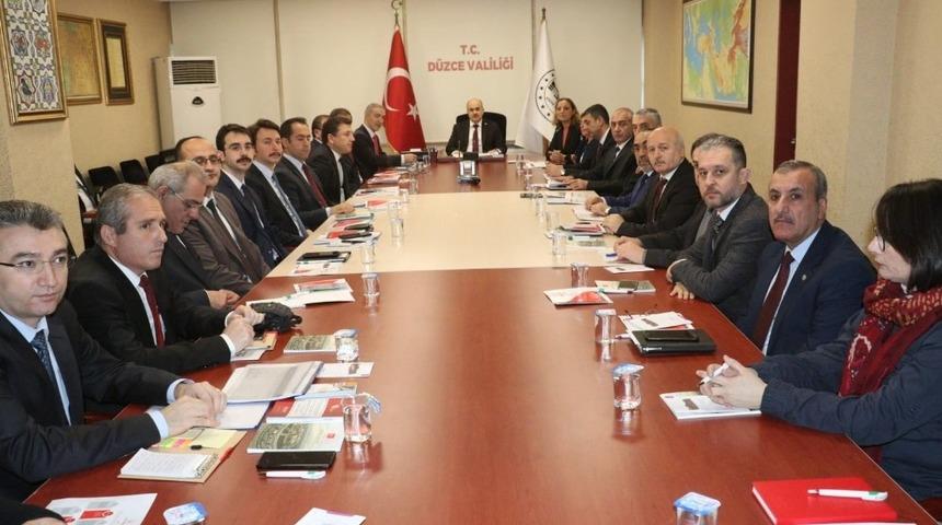 Şiddetle m&uuml;cadele i&ccedil;in toplandılar