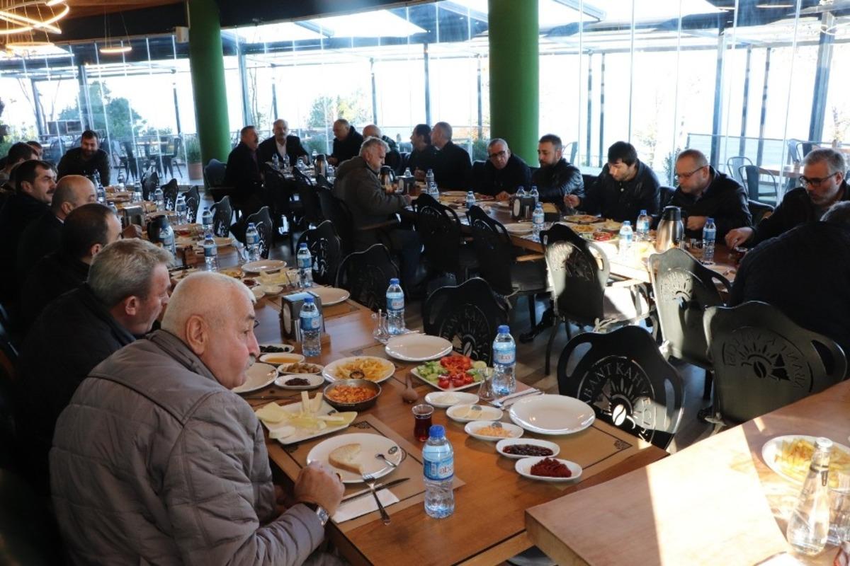 Başkan Yanmaz taksici esnafı ile bir araya geldi