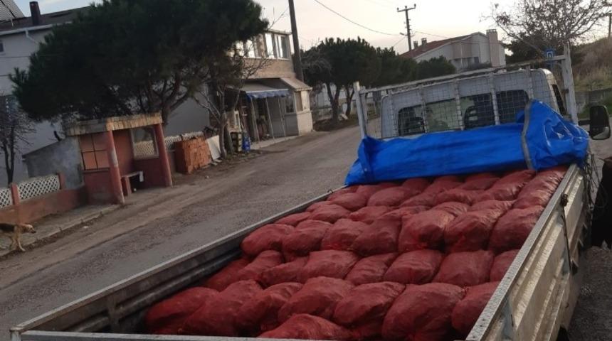 Erdek&rsquo;te 2 ton ka&ccedil;ak midye ele ge&ccedil;irildi