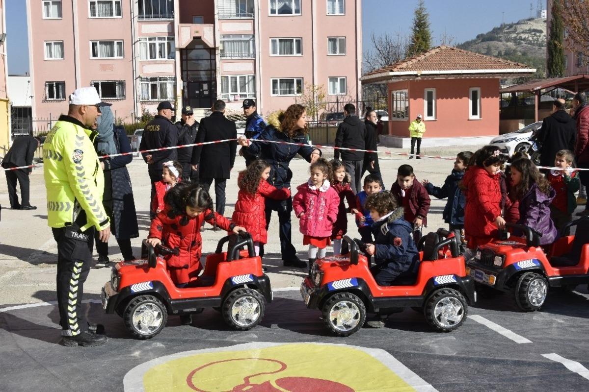 &Ccedil;ocuklar Mobil Trafik Eğitim Tırında