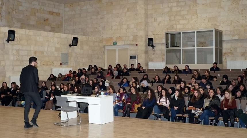 K&Uuml;N&rsquo;de  &lsquo;Duyu B&uuml;t&uuml;nlemenin Hayatımızdaki &Ouml;nemi&rsquo; semineri