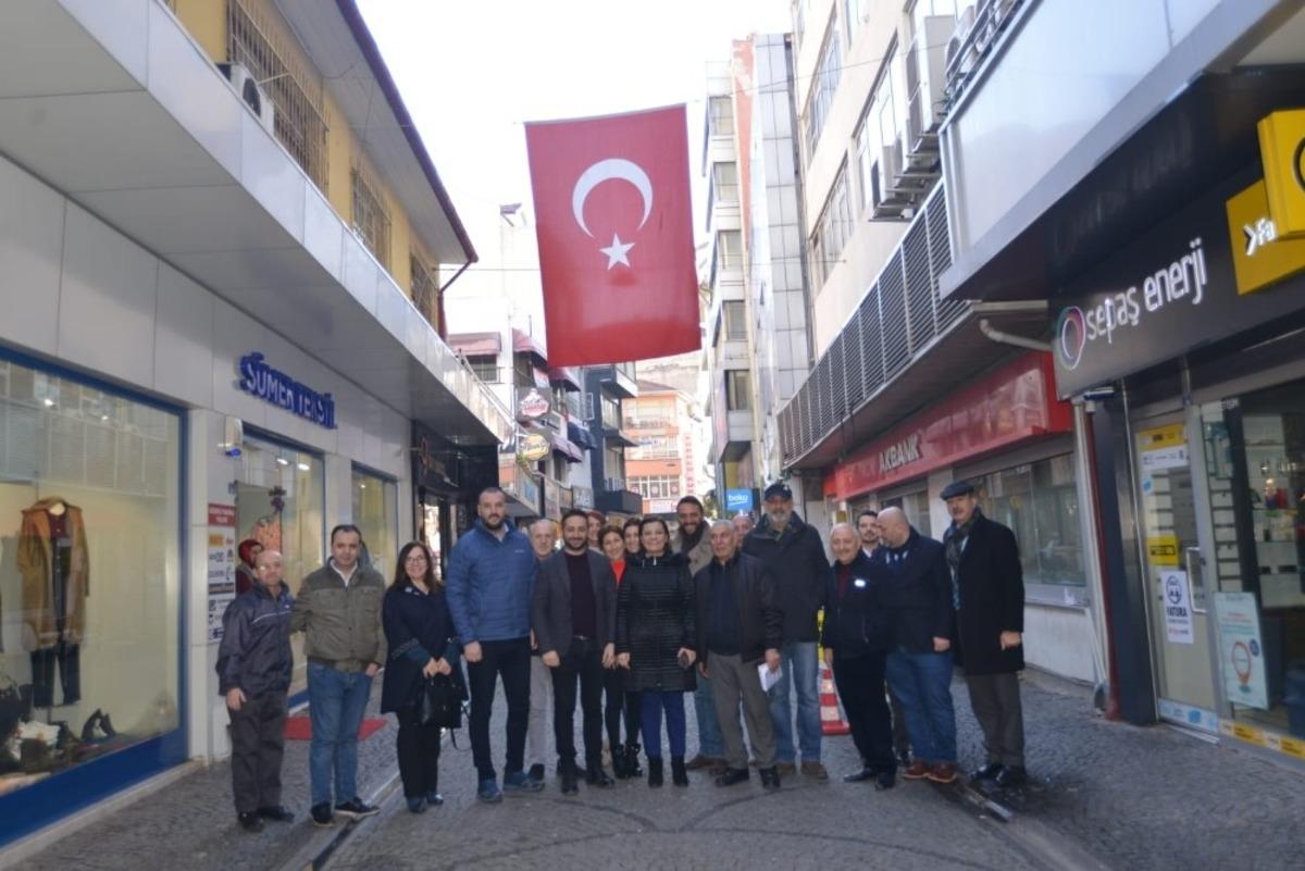 Başkan H&uuml;rriyet, sokak yenilenme &ccedil;alışmalarını esnafla istişare etti