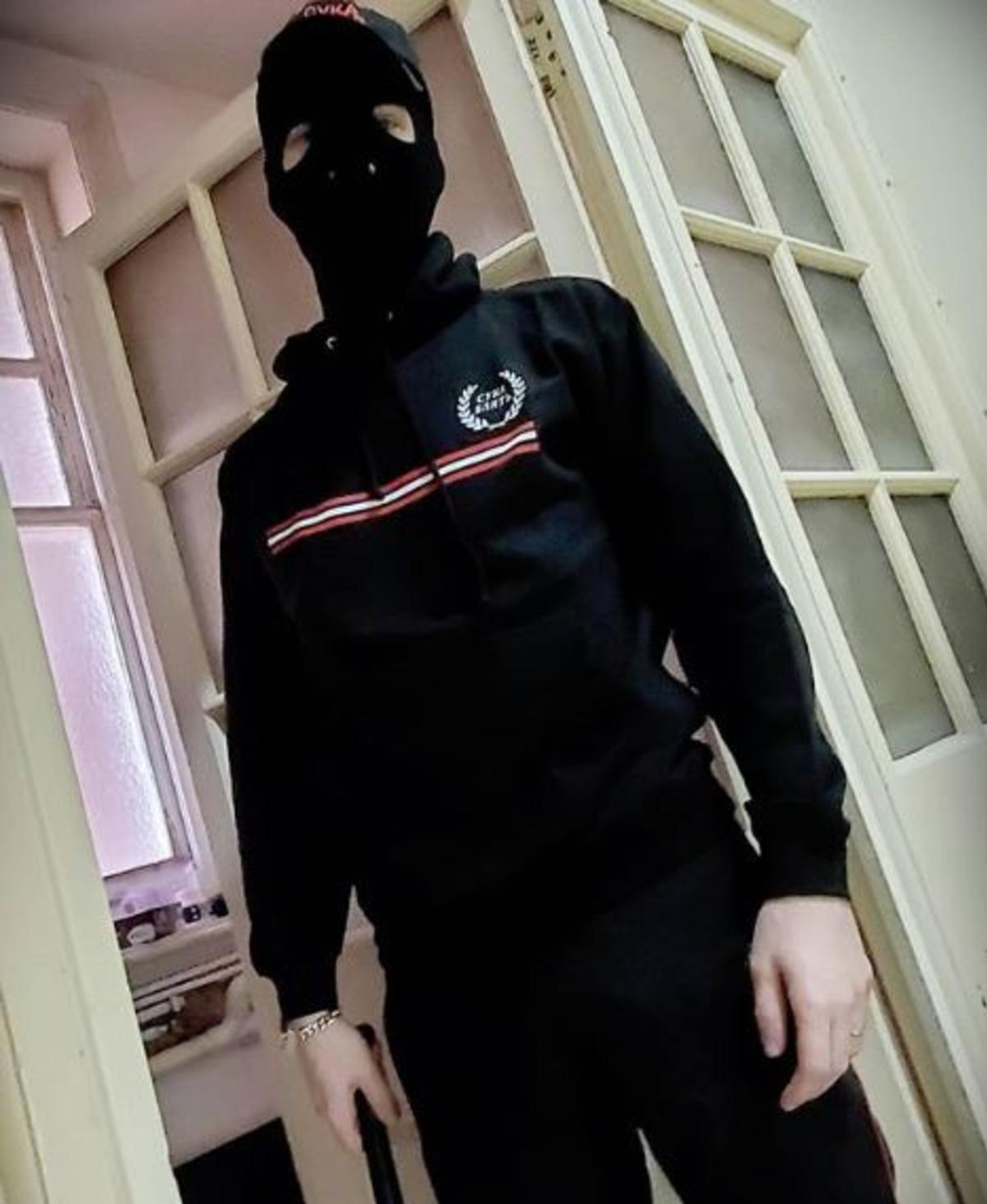 &Uuml;nl&uuml; YouTuber'dan flaş karar!