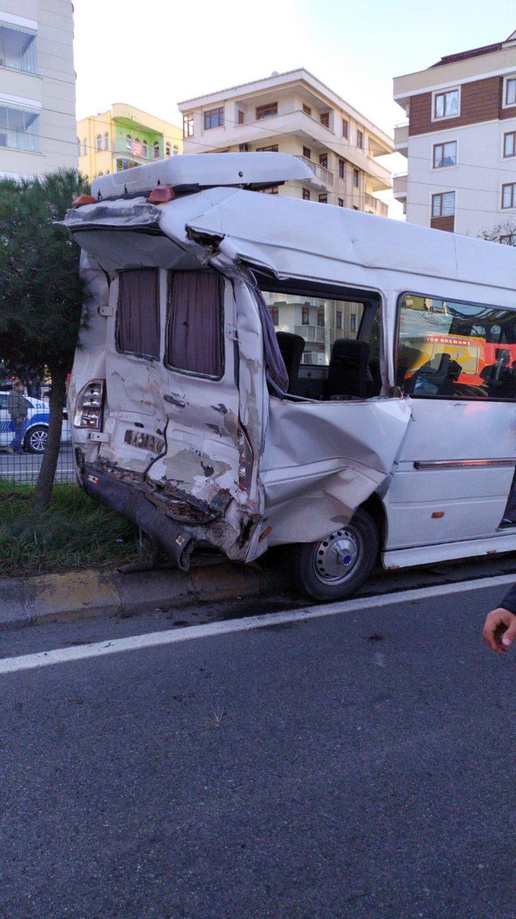 Trabzon'da TIR, yolcu minibüsüne çarptı: 2 ölü, 20 yaralı G2