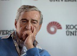 Rahmi Koç'tan Türkiye'deki çalışan ve milletvekili sayısıyla dikkat çeken çıkış: 5.5 değil 2 milyon çalışanla, 200 milletvekiliyle bu devlet rahat döner!