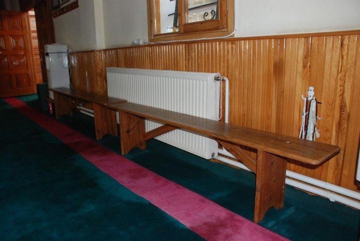 Diyanet’in kararı ile camilerde sabit oturaklar kaldırılmaya başlandı G4