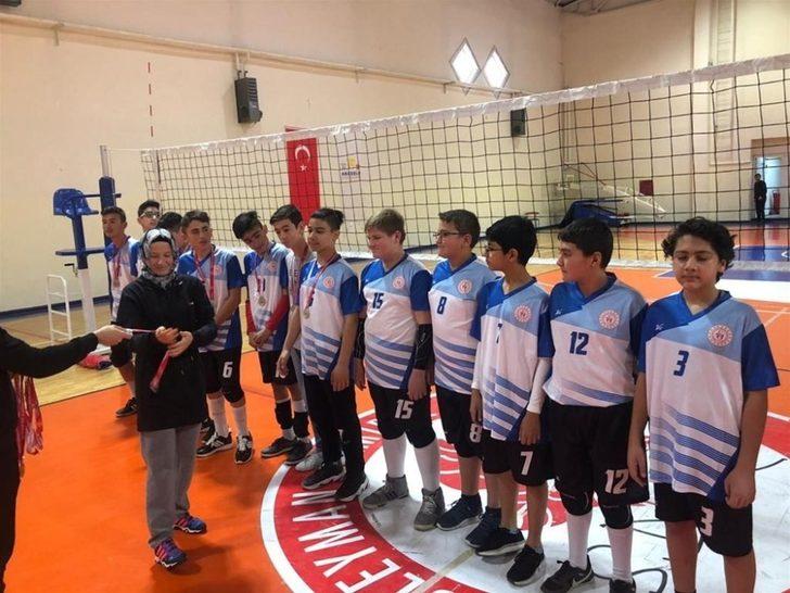Isparta’daki Voleybol Ana Lig Grup Müsabakalarında çeyrek final vizesini alan iller belli oldu G3